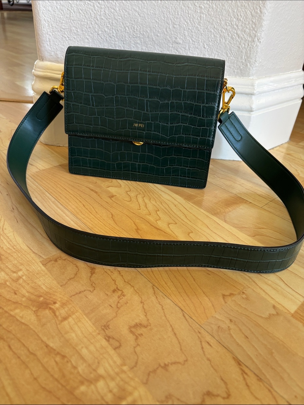 NWT JW PEI Dark Green Croc-Embossed Crossbody Bag with Wide Strap